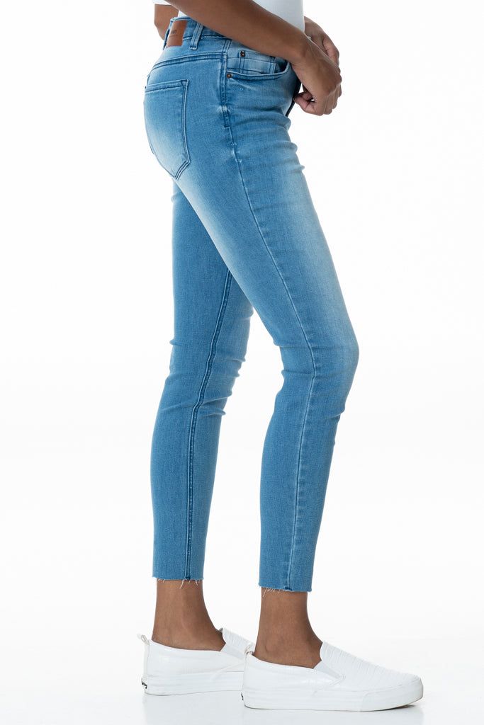 Rf05 Hi-Rise Denim Jeans _ 135024 _ Mid Wash sold by Refinery product image thumbnail 4