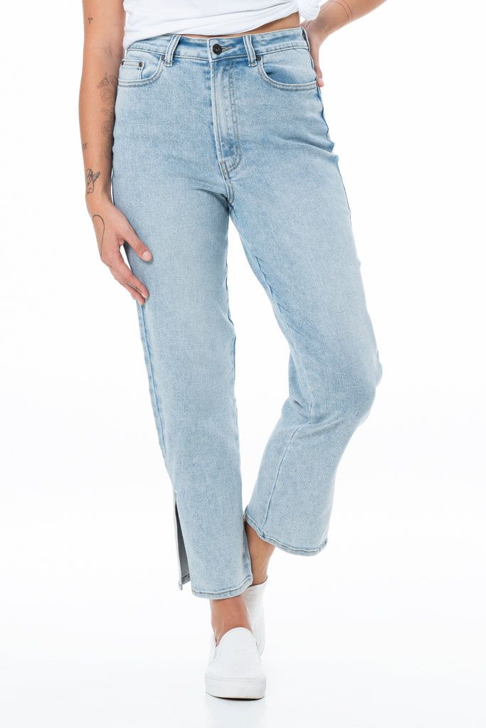 Rf13 Straight Leg Jeans _ 136359 _ Light Wash sold by Refinery