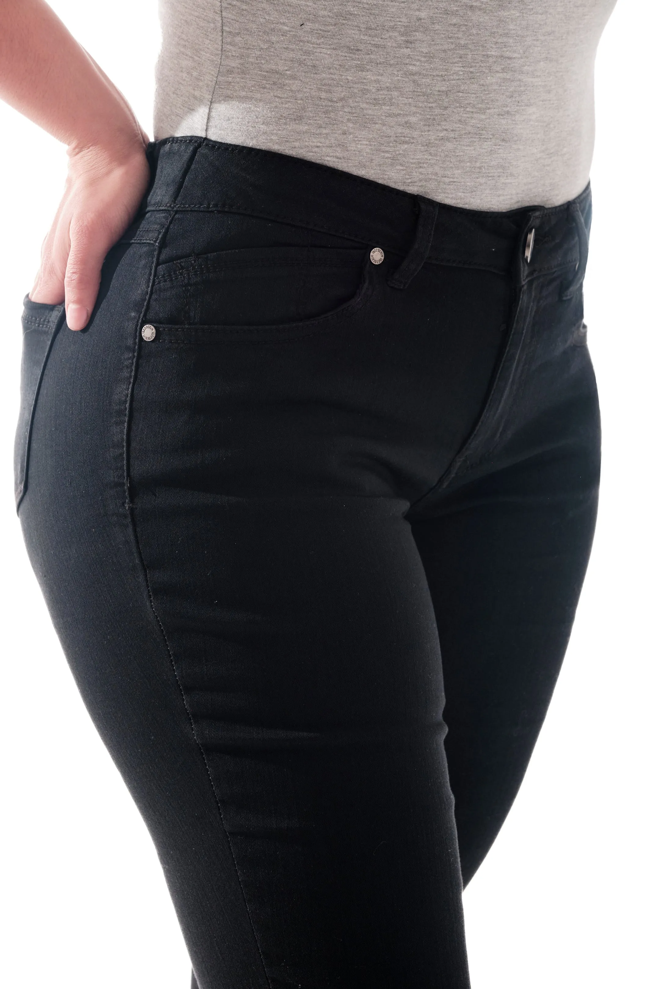 Curvy No Gap Skinny in Black sold by 1822 Denim product image thumbnail 5