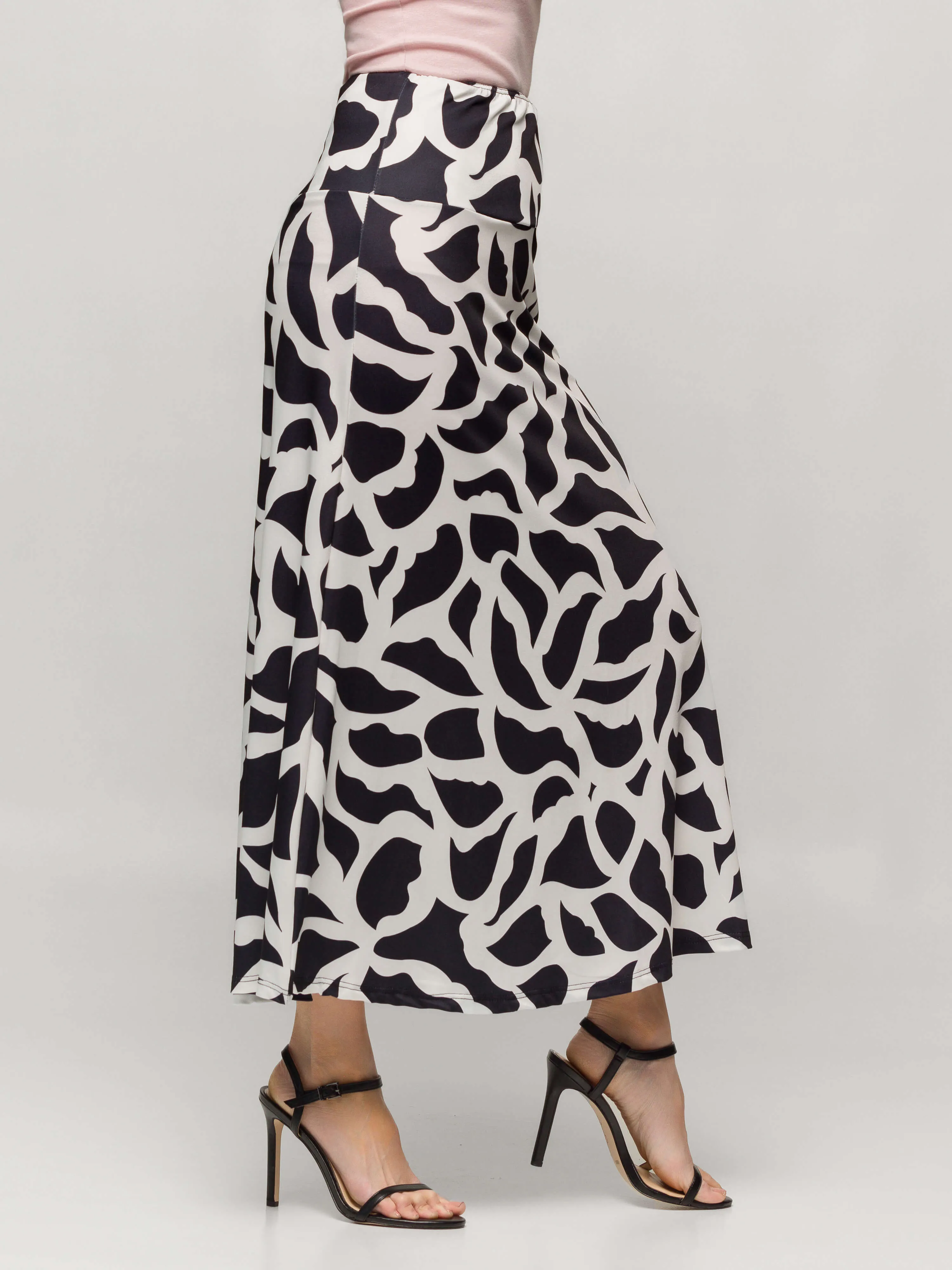 24seven Comfort Apparel Womens Black and White Print Elastic Waist A Line Maxi Skirt sold by 24/7 Comfort Apparel product image thumbnail 5