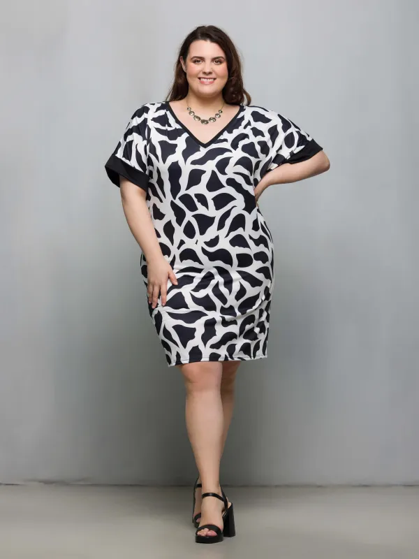 24seven Comfort Apparel Plus Size Black and White Short Sleeve Knee Length T Shirt Dress sold by 24/7 Comfort Apparel
