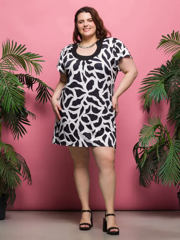 24seven Comfort Apparel Plus Size Black and White Short Sleeve Scoop Neck Mini Dress sold by 24/7 Comfort Apparel