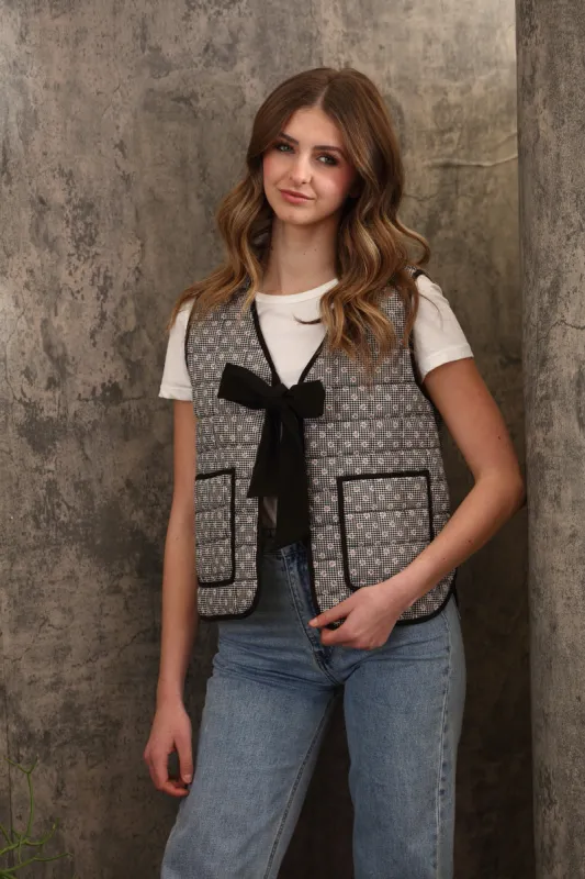 55726 / BK CHECKER DAISY sold by 26 International