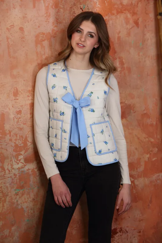 55726 / BLUE FLORAL sold by 26 International