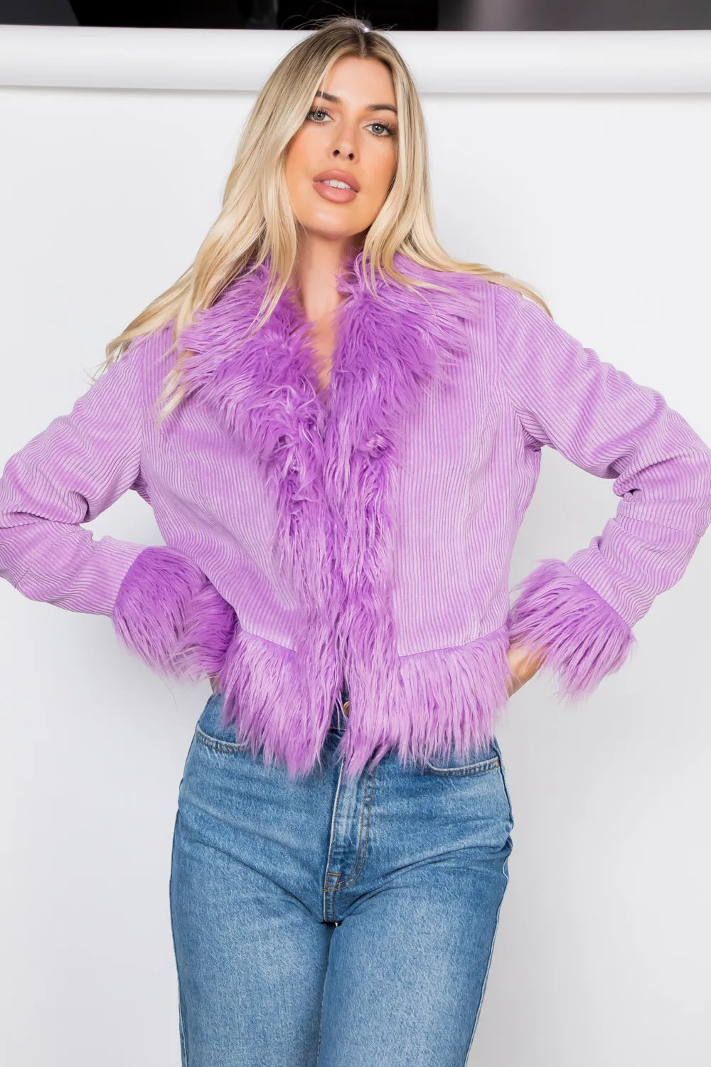 13706 / AFRICAN VIOLET sold by 26 International