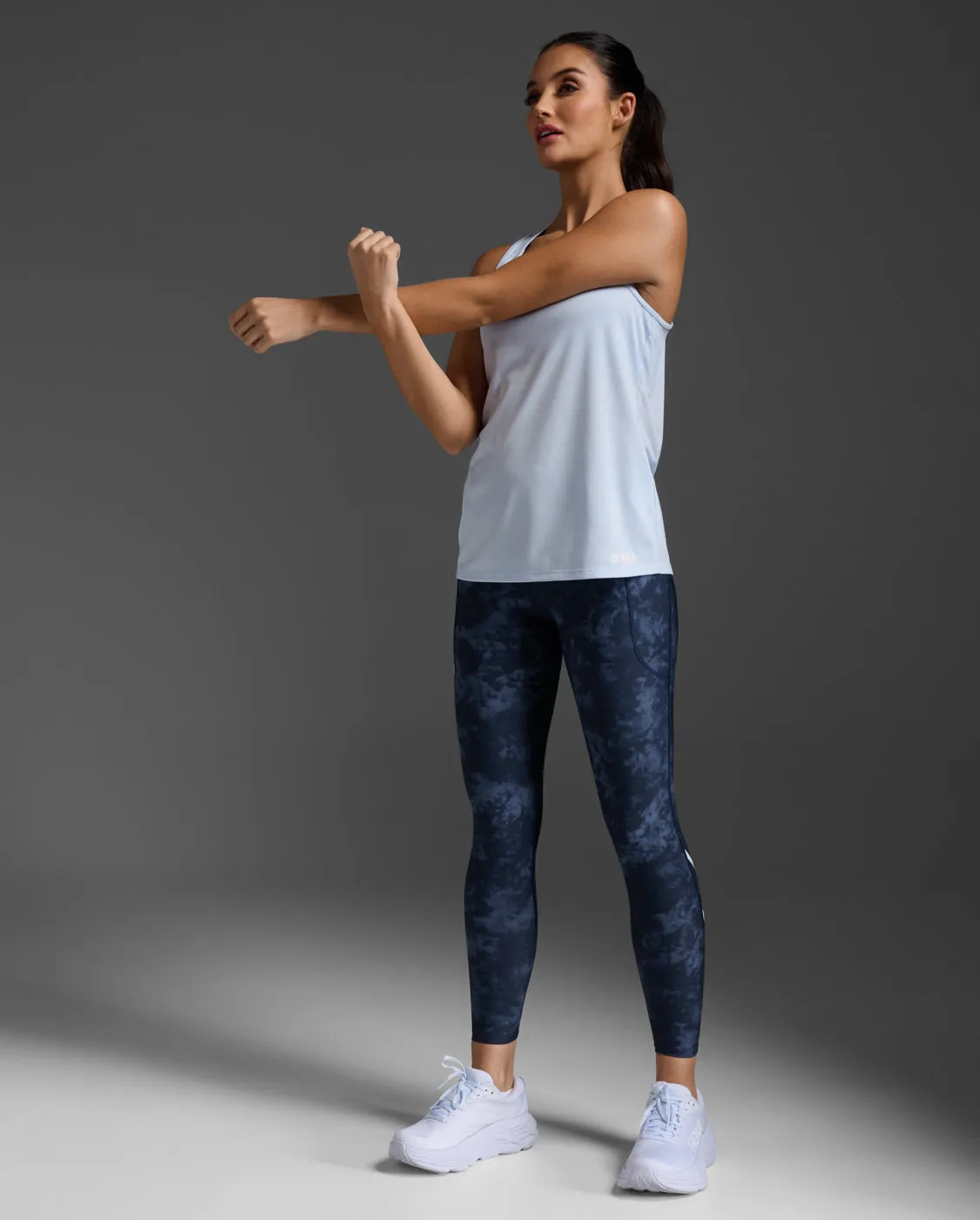 Aero Singlet sold by 2xu product image thumbnail 5