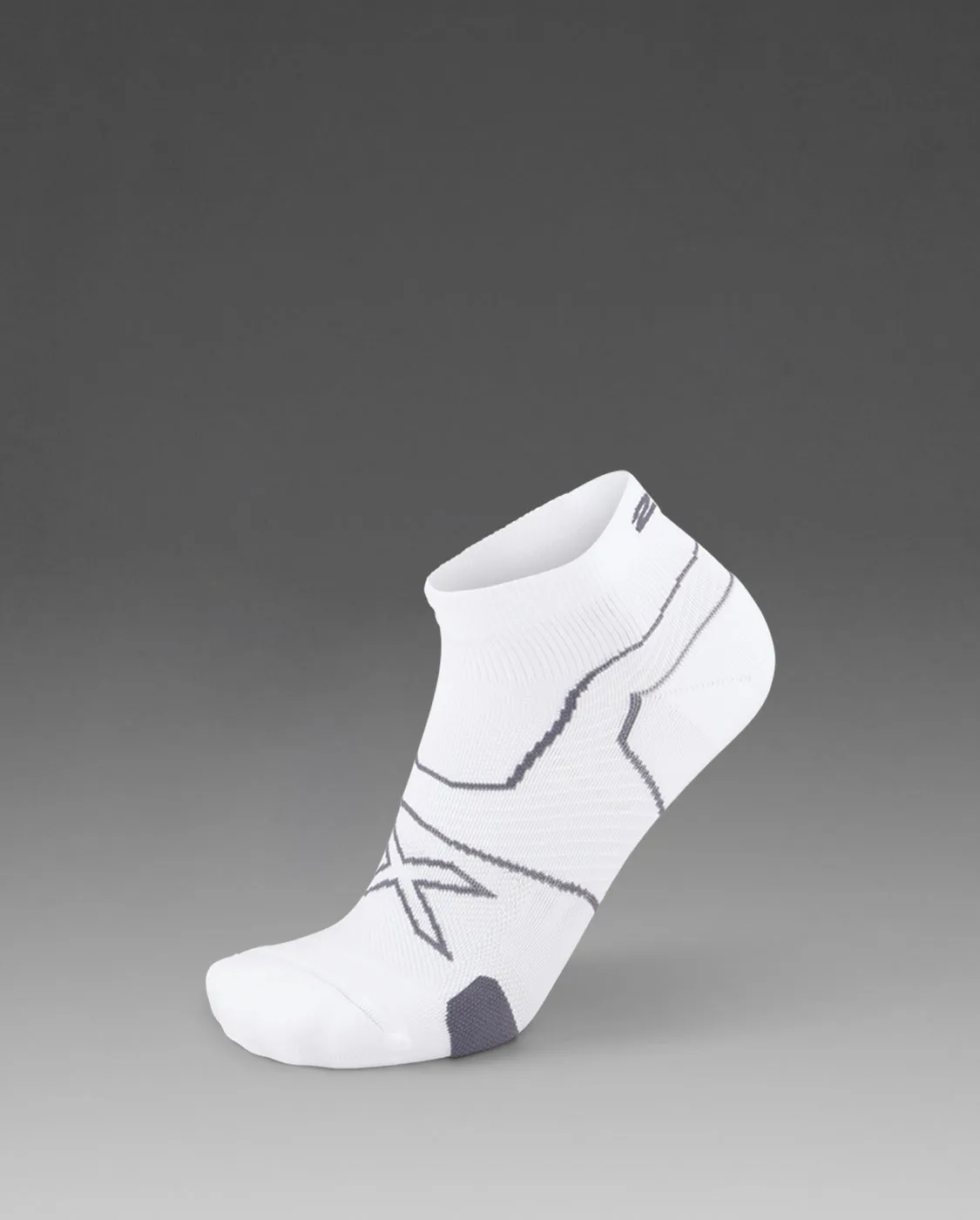Vectr Cushion 1/4 Crew Compression Socks sold by 2xu