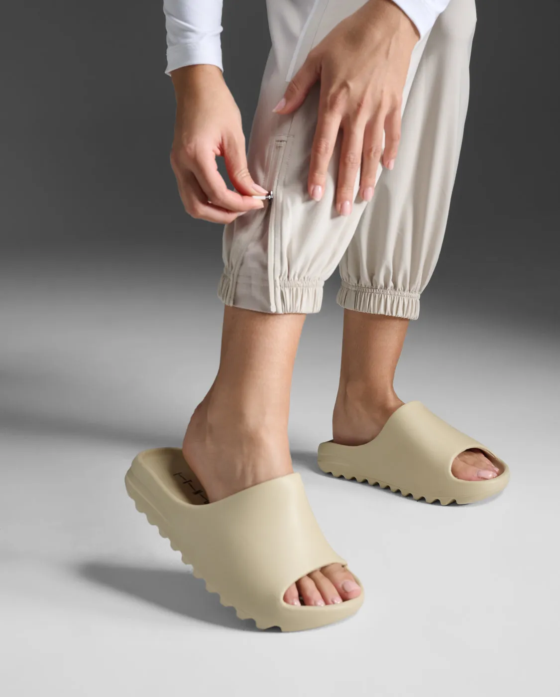 Aero Hi-Rise Woven Jogger sold by 2xu product image thumbnail 5