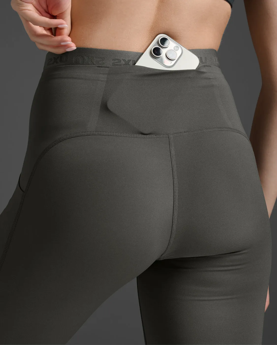 Form Stash Hi-Rise Compression 7/8 Tights with Pockets sold by 2xu product image thumbnail 4