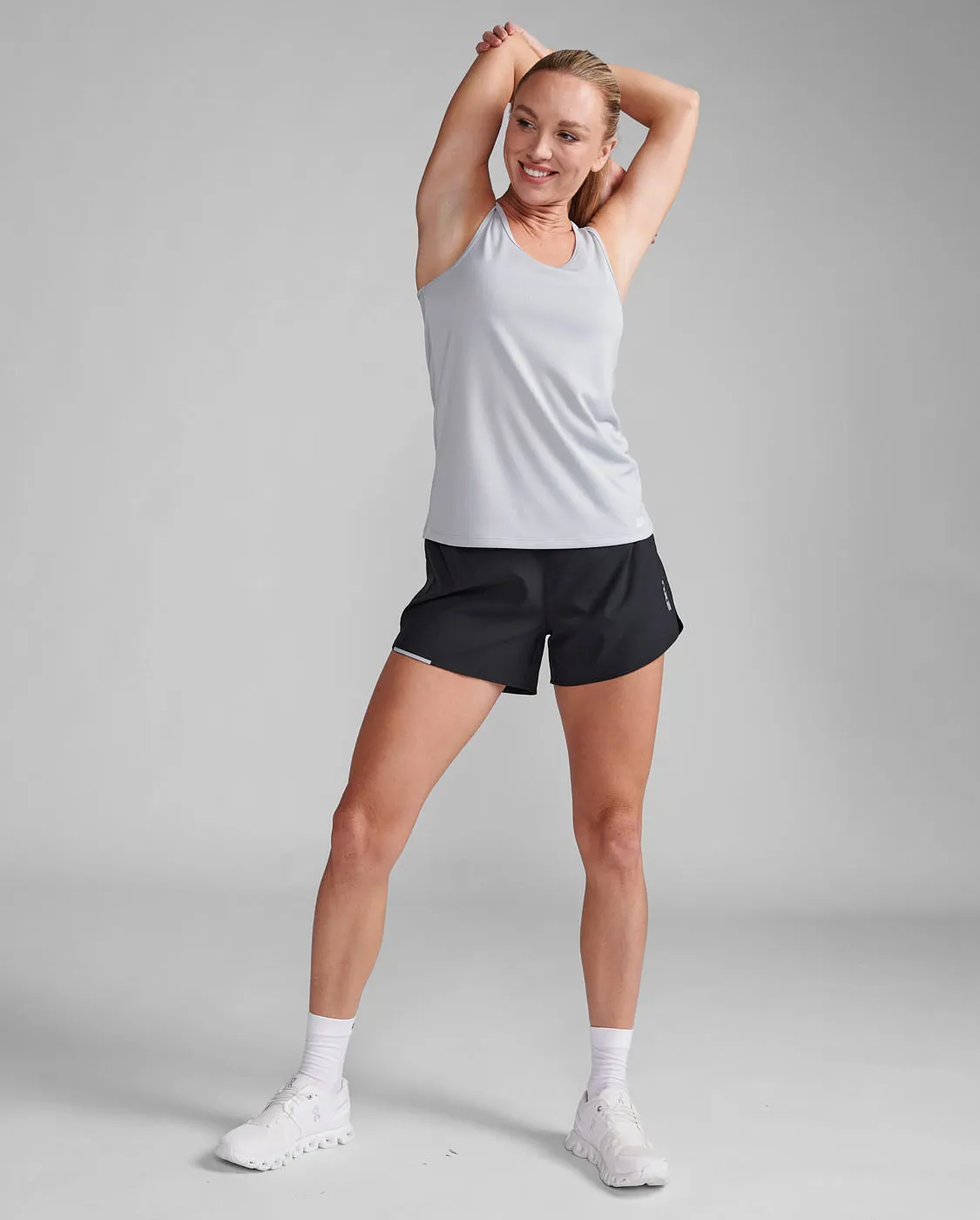 Aero Singlet sold by 2xu product image thumbnail 2