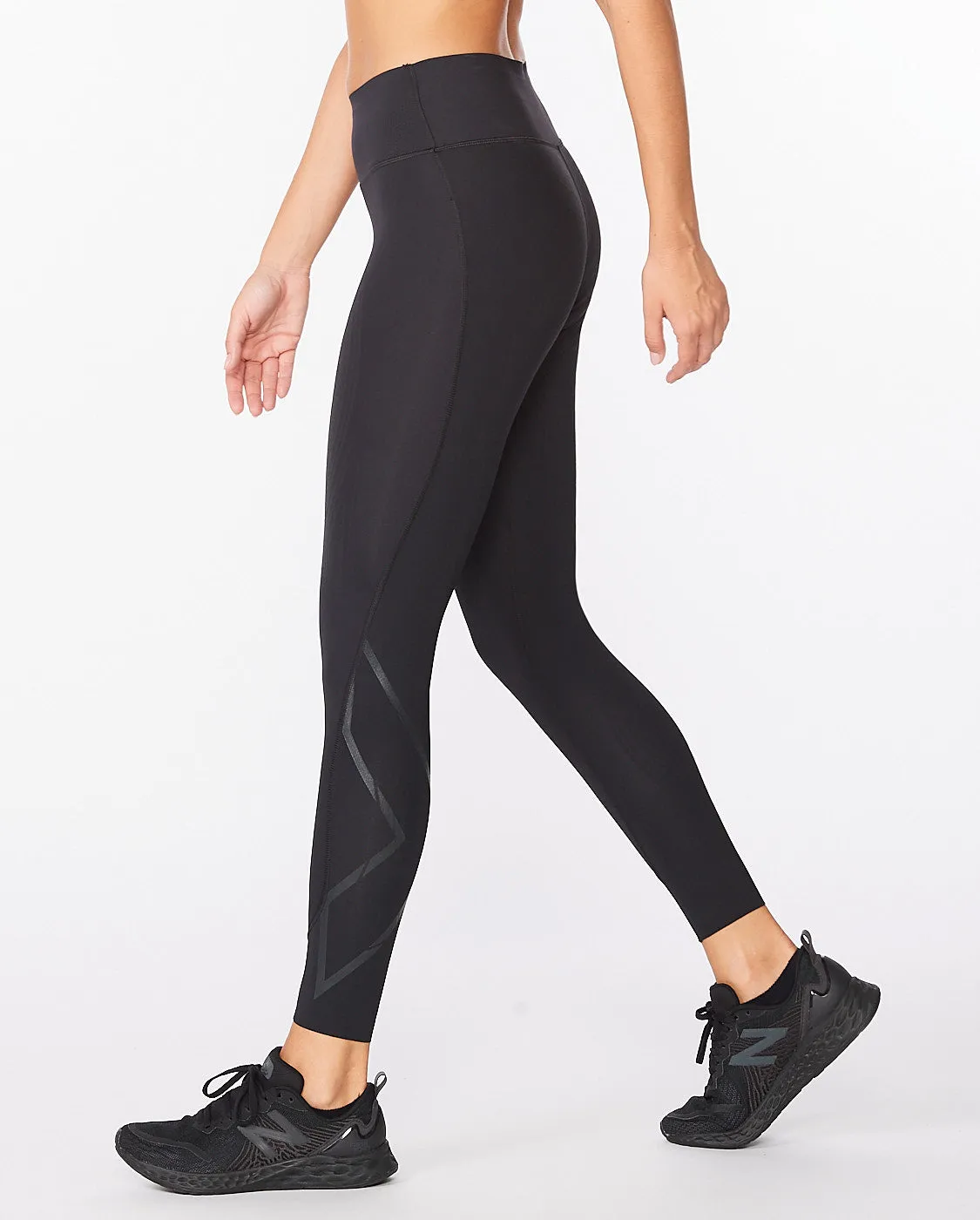 Force Mid-Rise Compression Tights sold by 2xu product image thumbnail 2