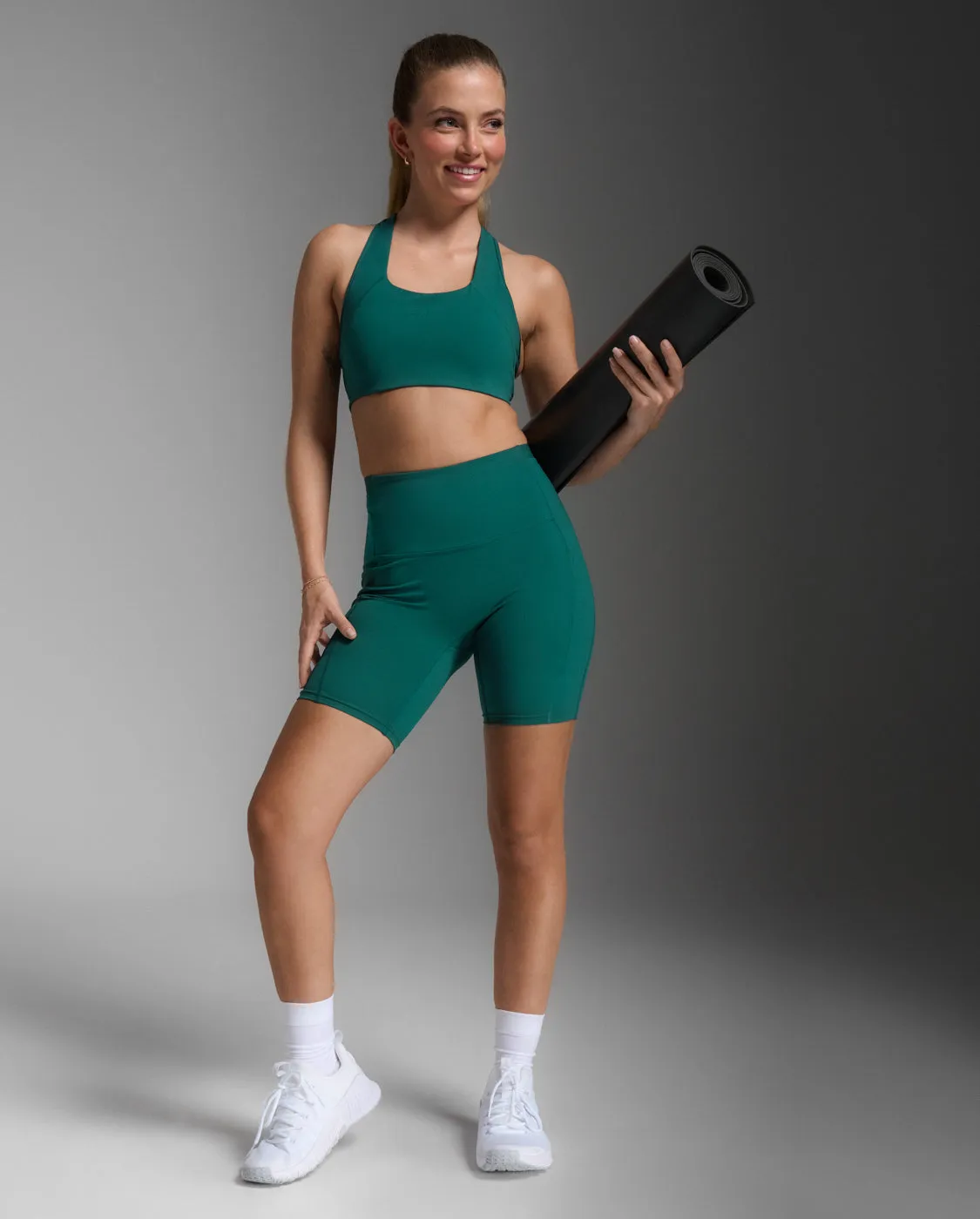 Form Stash Hi-Rise 6" Compression Short with Pockets sold by 2xu product image thumbnail 5