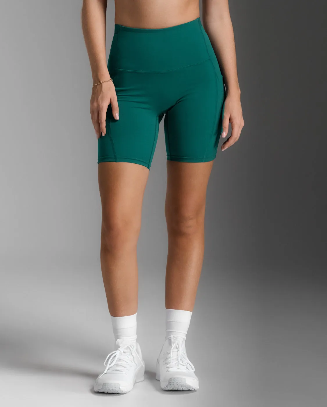 Form Stash Hi-Rise 6" Compression Short with Pockets sold by 2xu product image thumbnail 3