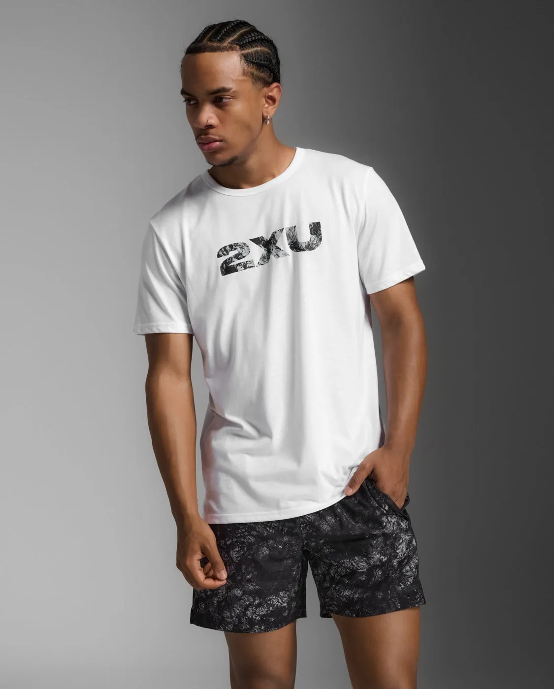 Contender Tee sold by 2xu product image thumbnail 2