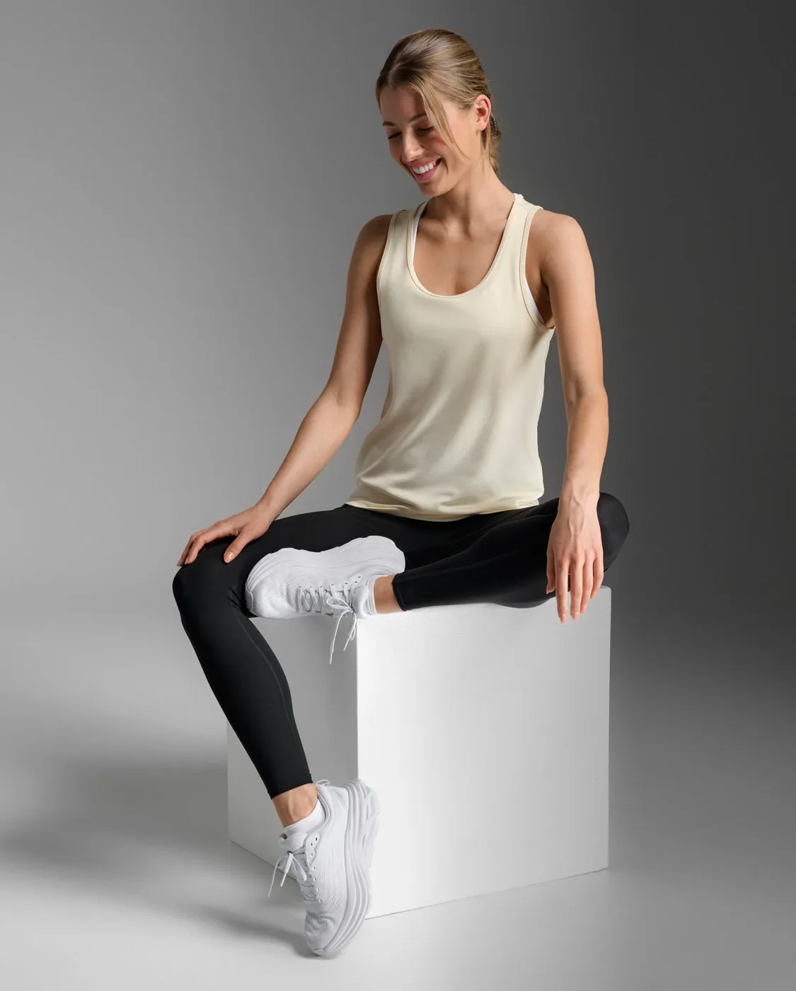 Aero Singlet sold by 2xu product image thumbnail 5