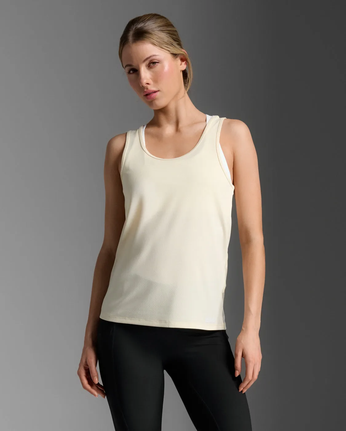Aero Singlet sold by 2xu product image thumbnail 2