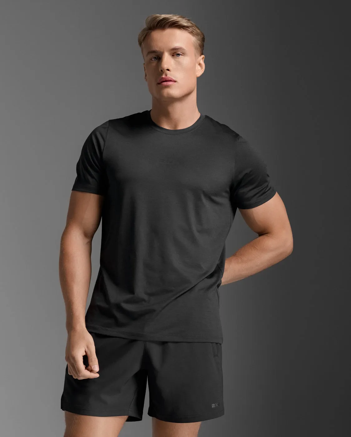 Motion Tee sold by 2xu