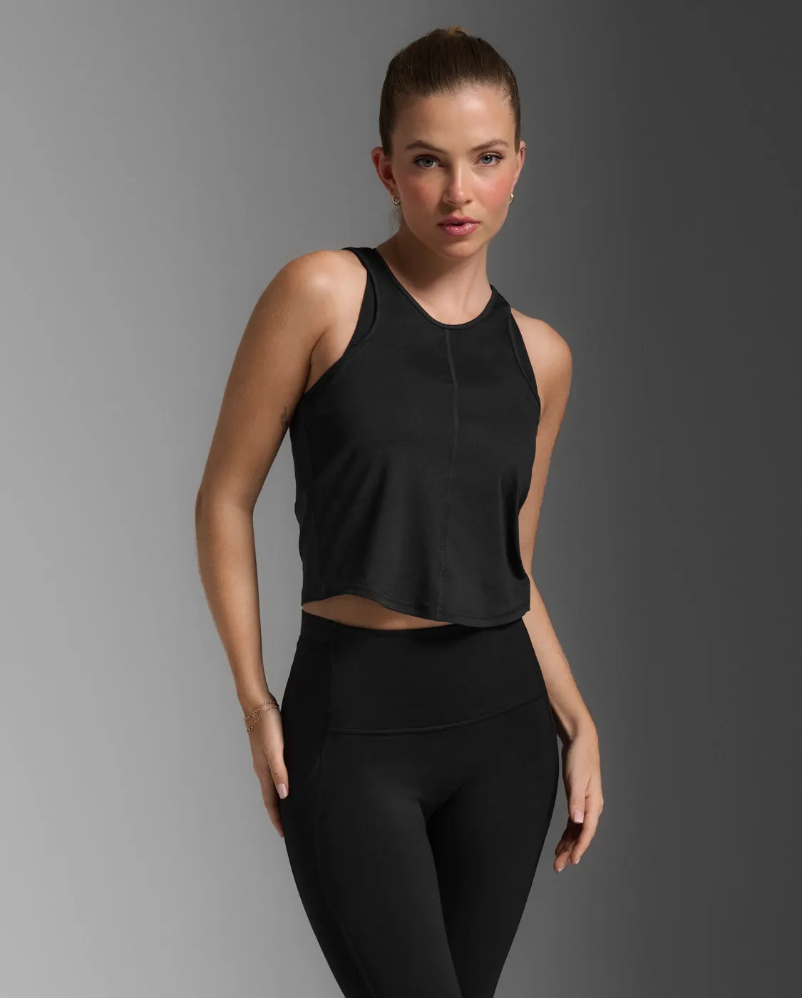 Form Soft Jersey Crop Tank sold by 2xu product image thumbnail 3