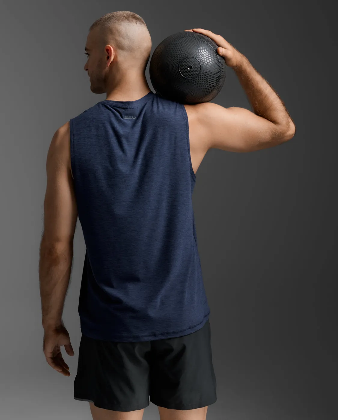 Signature Tank sold by 2xu