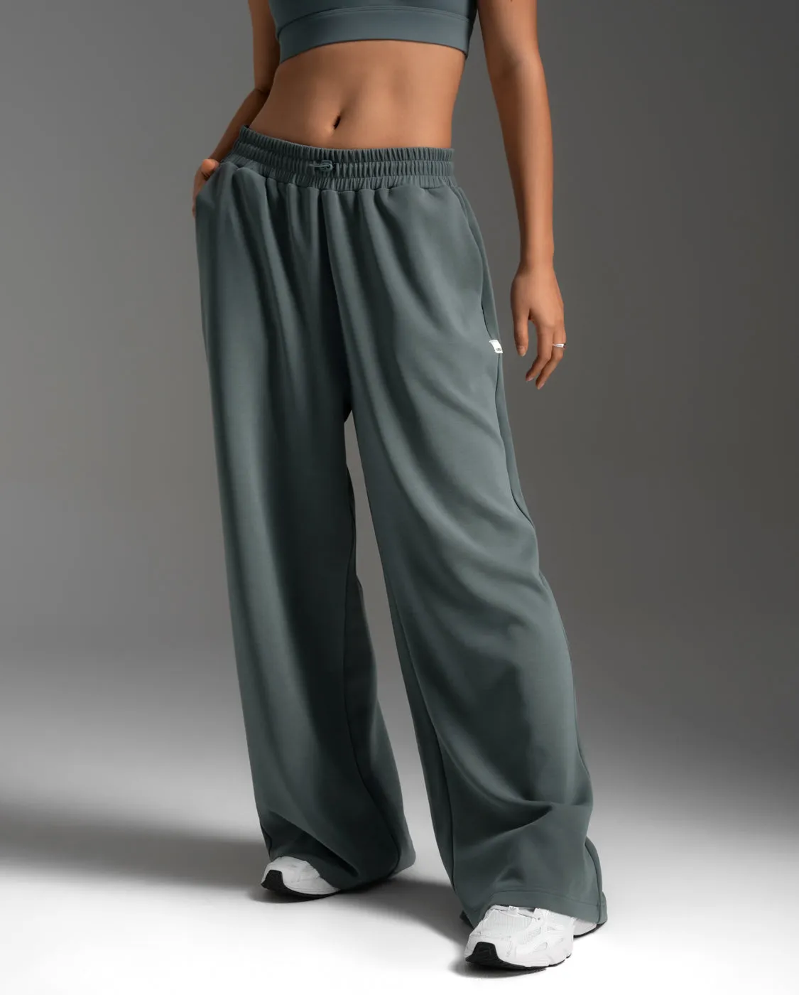 Wonderluxe Sand Washed Wide Leg Pants sold by 2xu product image thumbnail 3