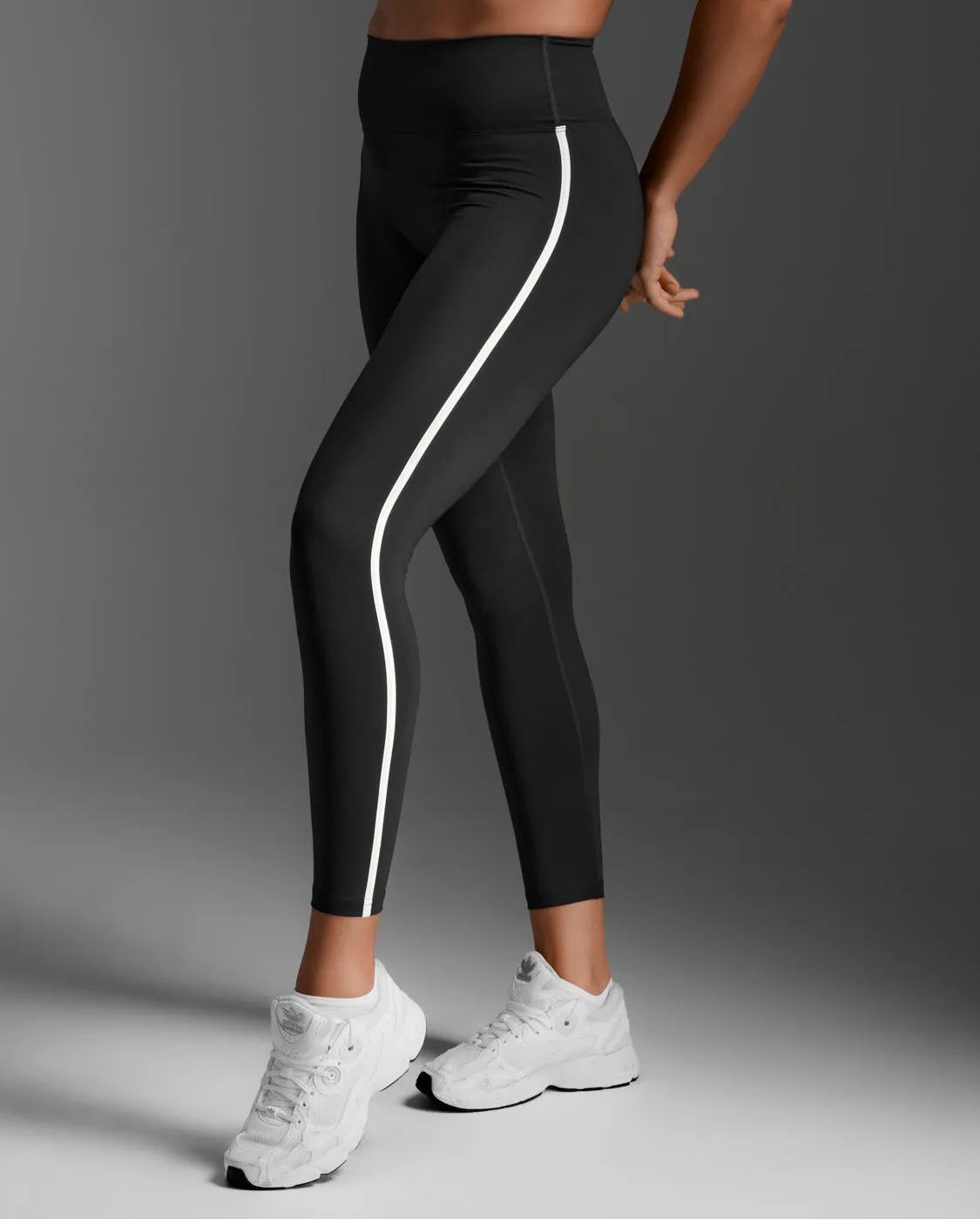 Fluid Contrast Hi-Rise Tights sold by 2xu product image thumbnail 5