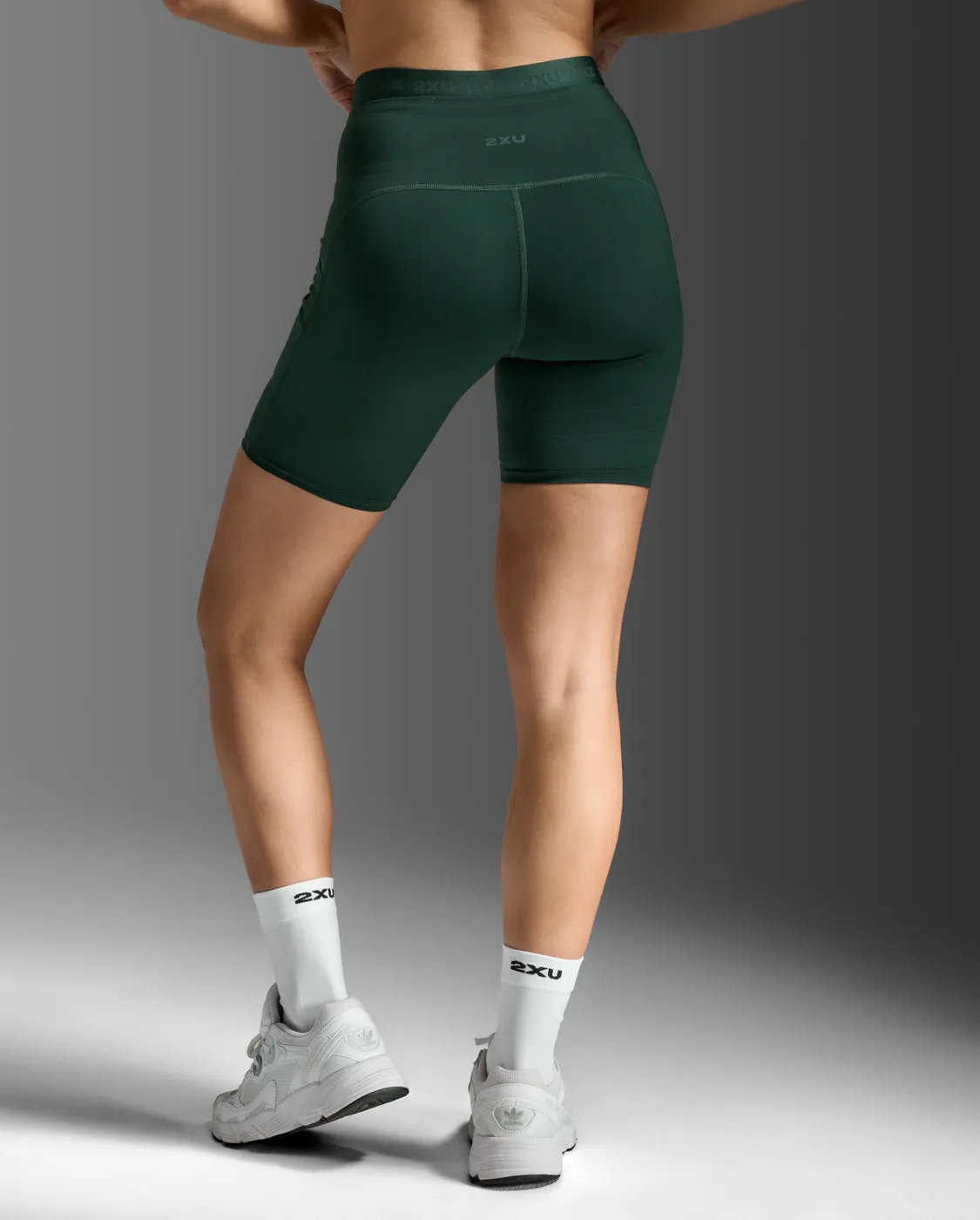 Form Stash Hi-Rise 6" Compression Short with Pockets sold by 2xu product image thumbnail 3