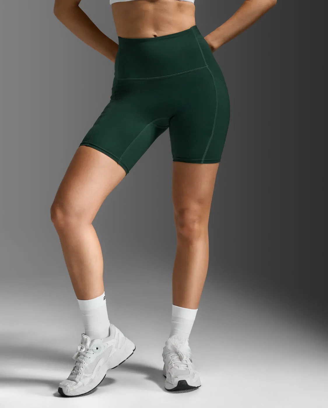 Form Stash Hi-Rise 6" Compression Short with Pockets sold by 2xu