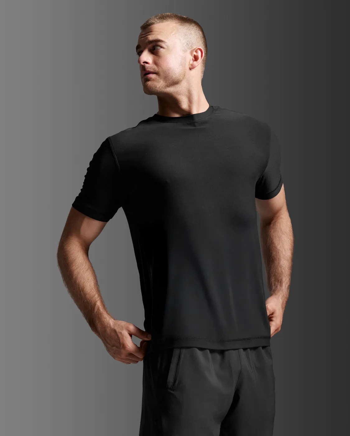 Signature Tee sold by 2xu