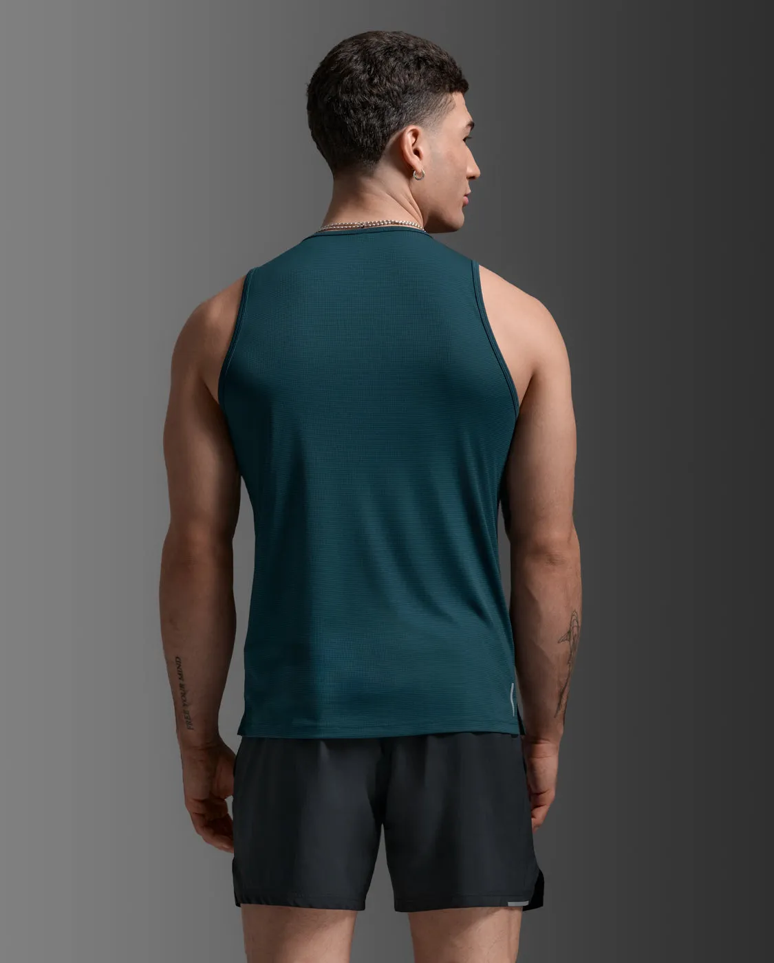 Aero Tank sold by 2xu product image thumbnail 2