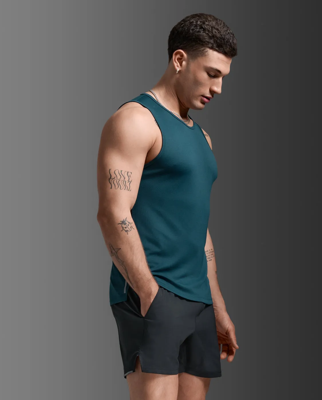 Aero Tank sold by 2xu product image thumbnail 4