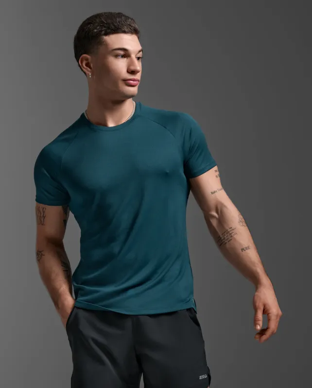 Aero Tee sold by 2xu