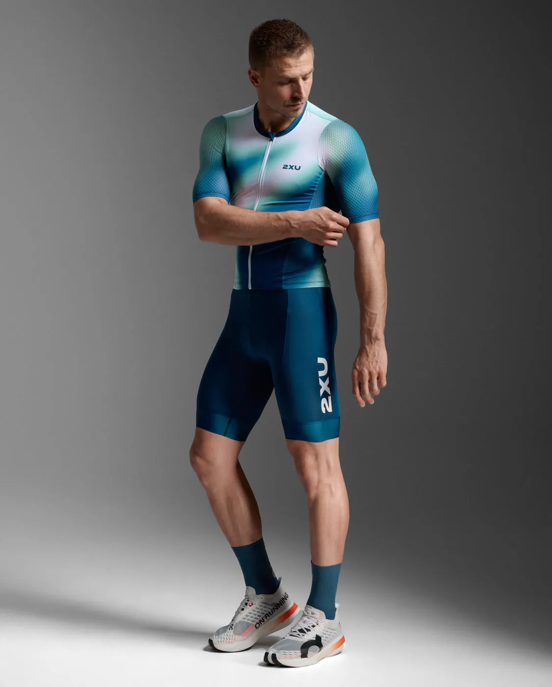 Aero Hex Tri Sleeved Top sold by 2xu product image thumbnail 5