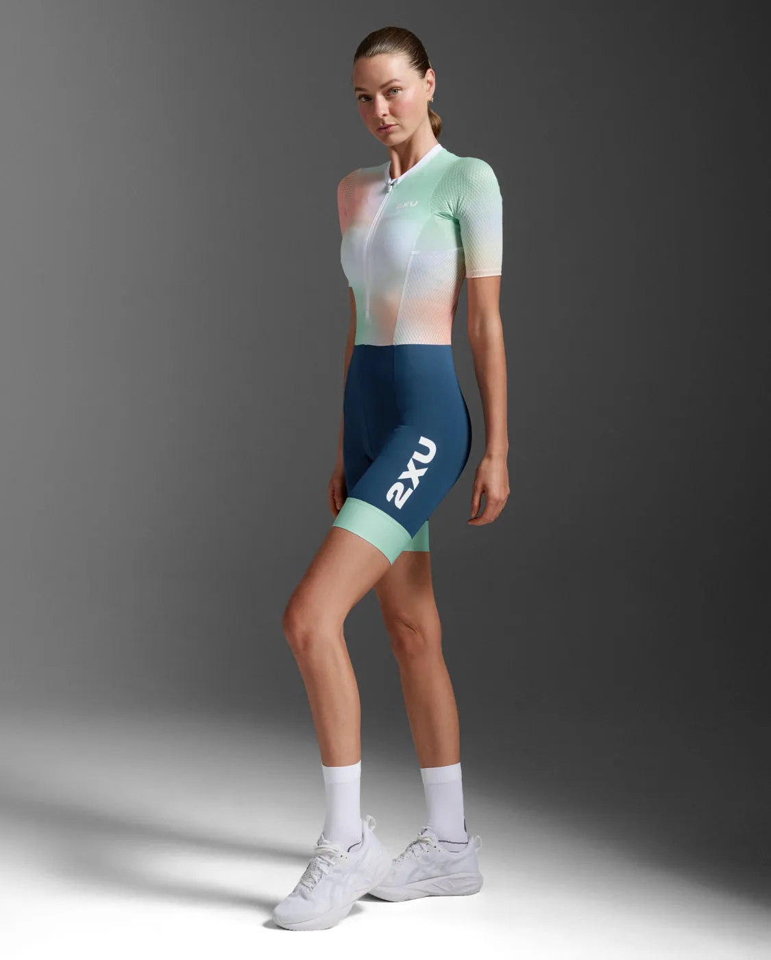 Aero Hex Sleeved Trisuit sold by 2xu product image thumbnail 2
