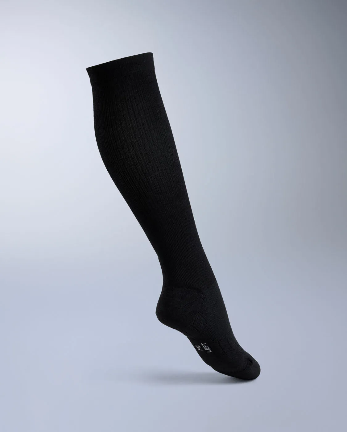 24/7 Bamboo Compression Socks sold by 2xu product image thumbnail 2