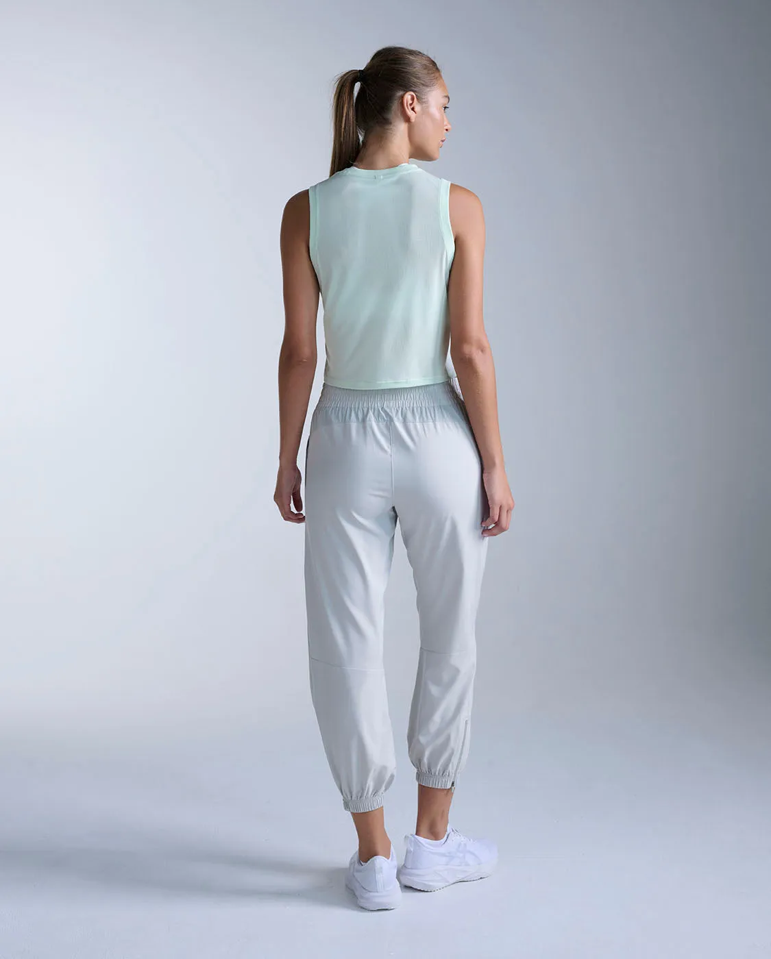 Aero Crop Tank sold by 2xu product image thumbnail 3