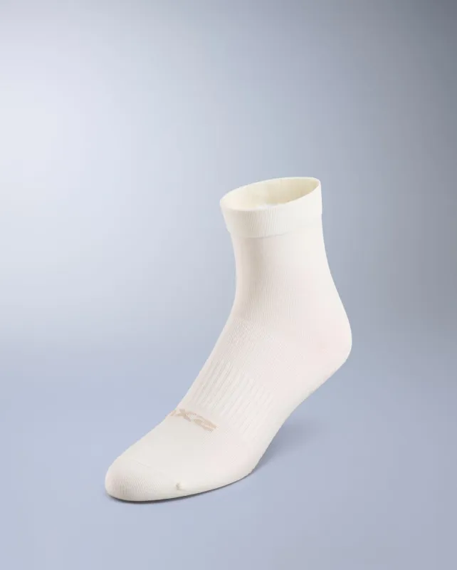 Performance Crew Grip Socks sold by 2xu