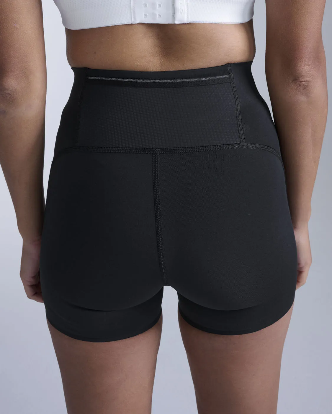 Aero Mesh Hi-Rise Compression 4 Inch Shorts sold by 2xu product image thumbnail 4