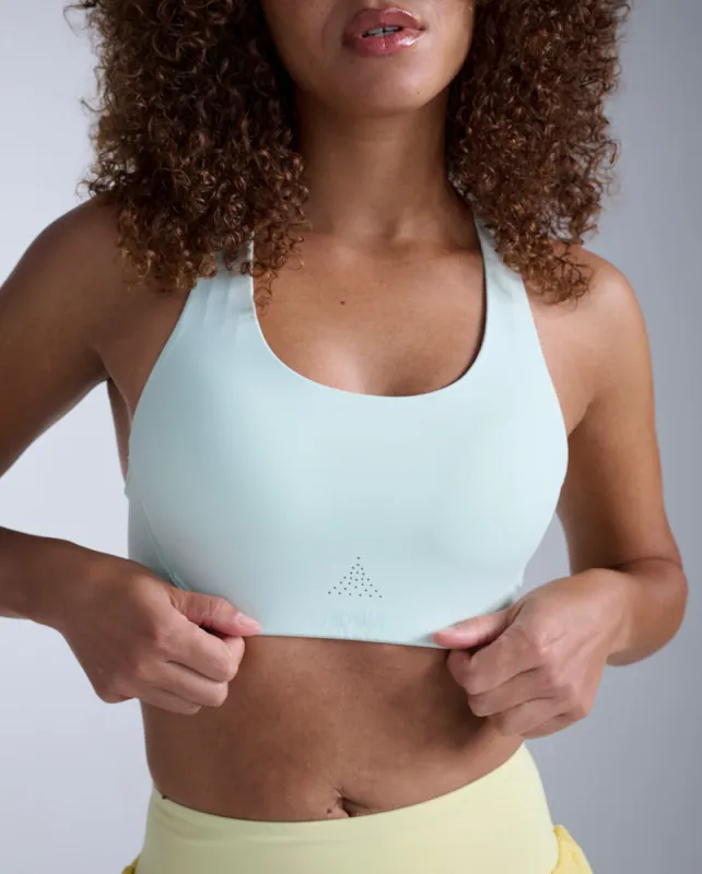 Aero Mesh Medium Impact Bra made by 2xu