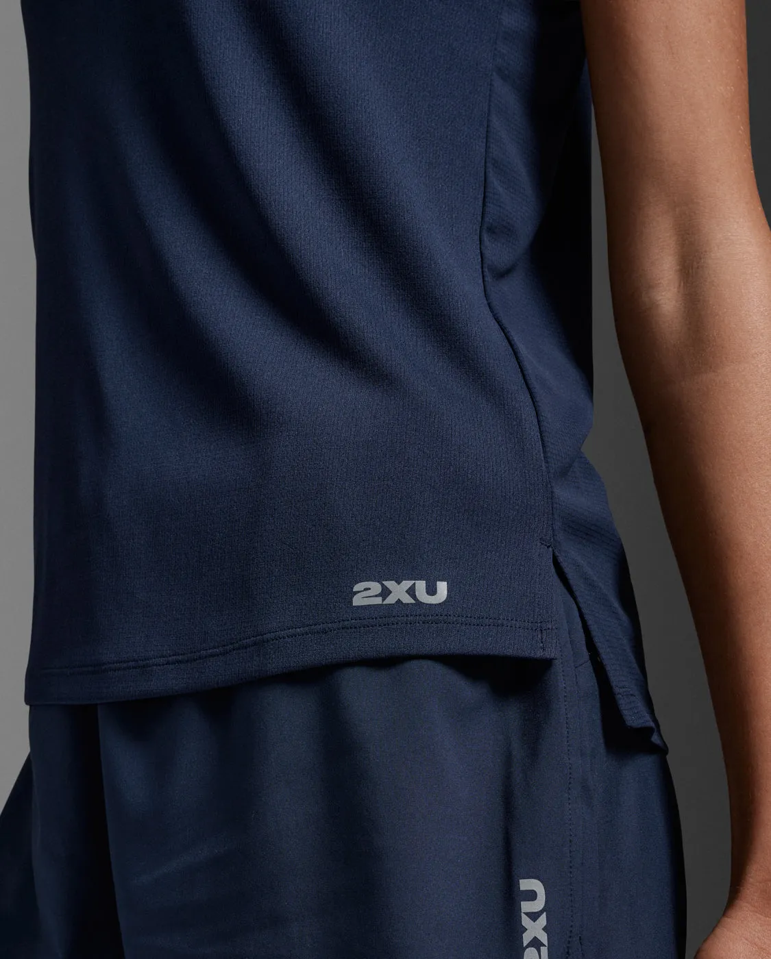 Aero Singlet sold by 2xu product image thumbnail 3