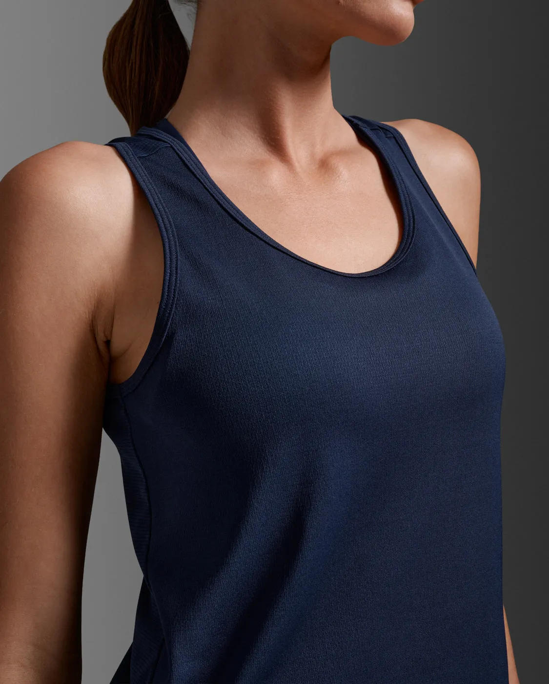 Aero Singlet sold by 2xu product image thumbnail 4