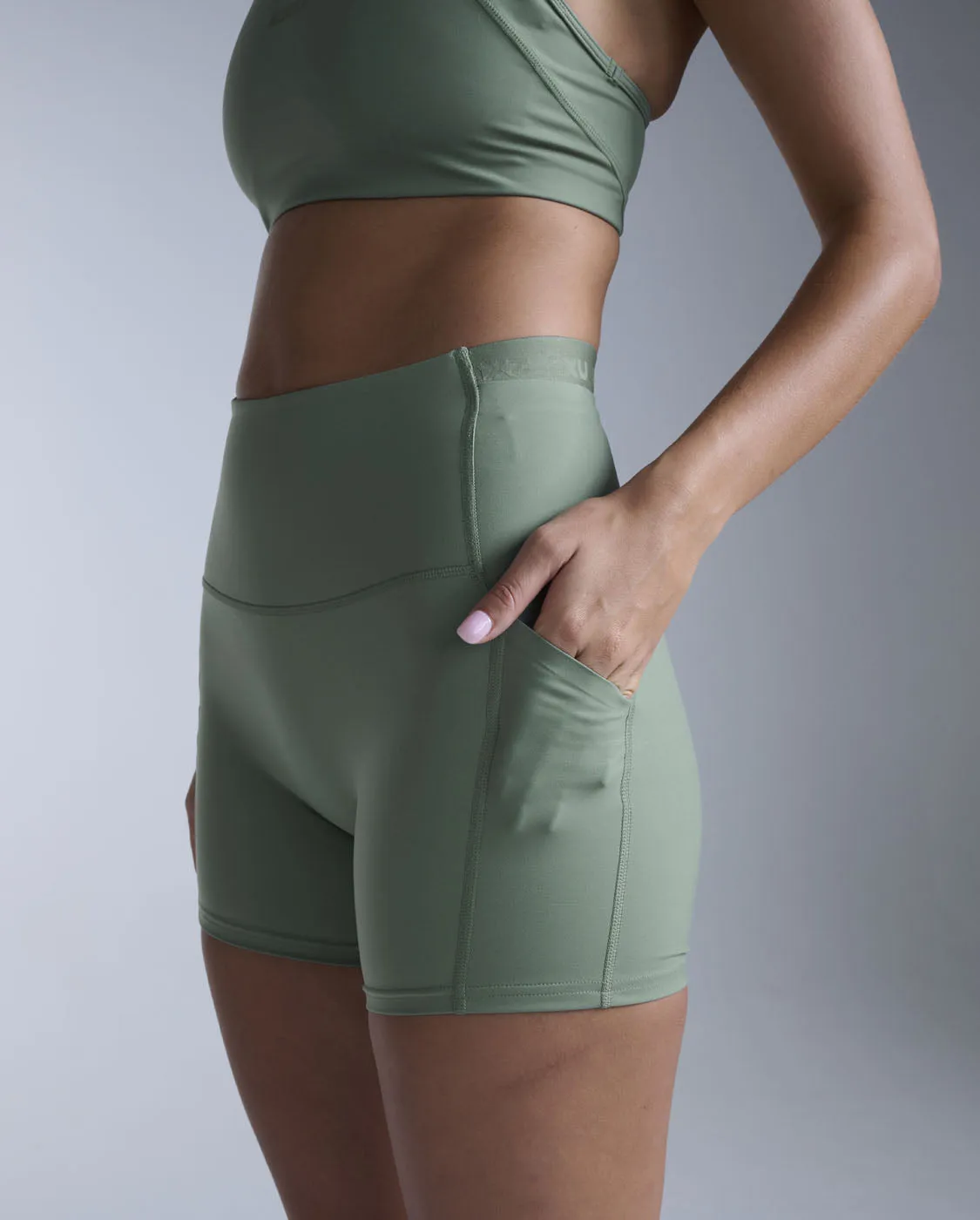 Form Stash Hi-Rise Compression 4 Inch Shorts sold by 2xu product image thumbnail 3