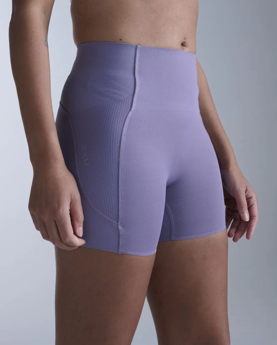 Aero Mesh Hi-Rise Compression 4 Inch Shorts sold by 2xu product image thumbnail 3