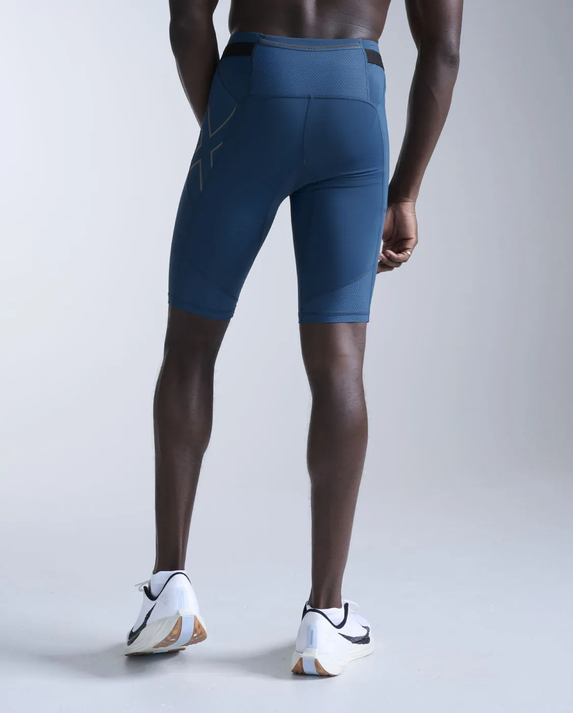 Aero Mesh Compression Shorts sold by 2xu product image thumbnail 2