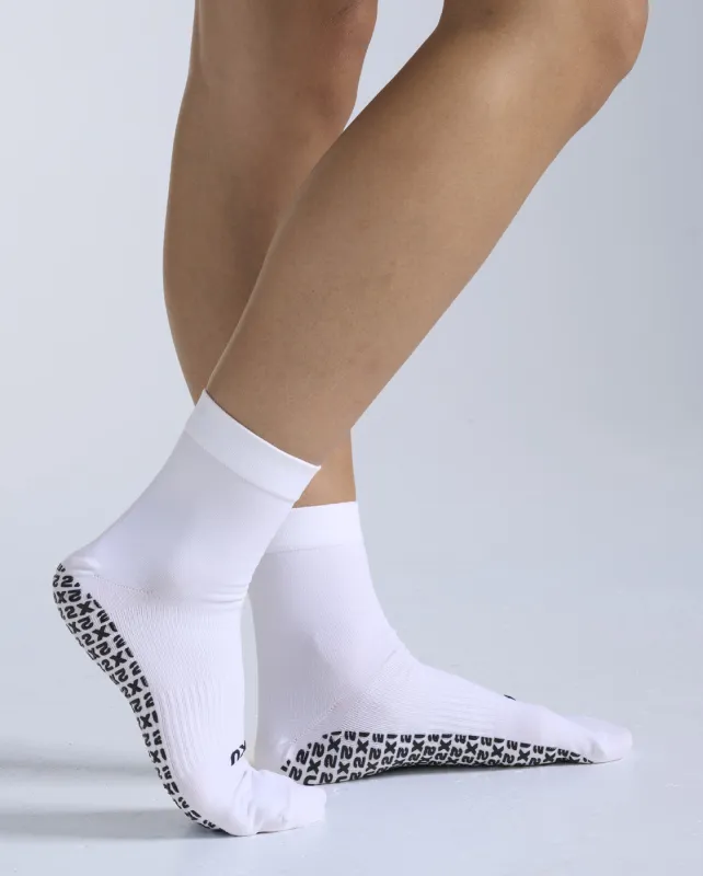 Performance Crew Grip Socks made by 2xu