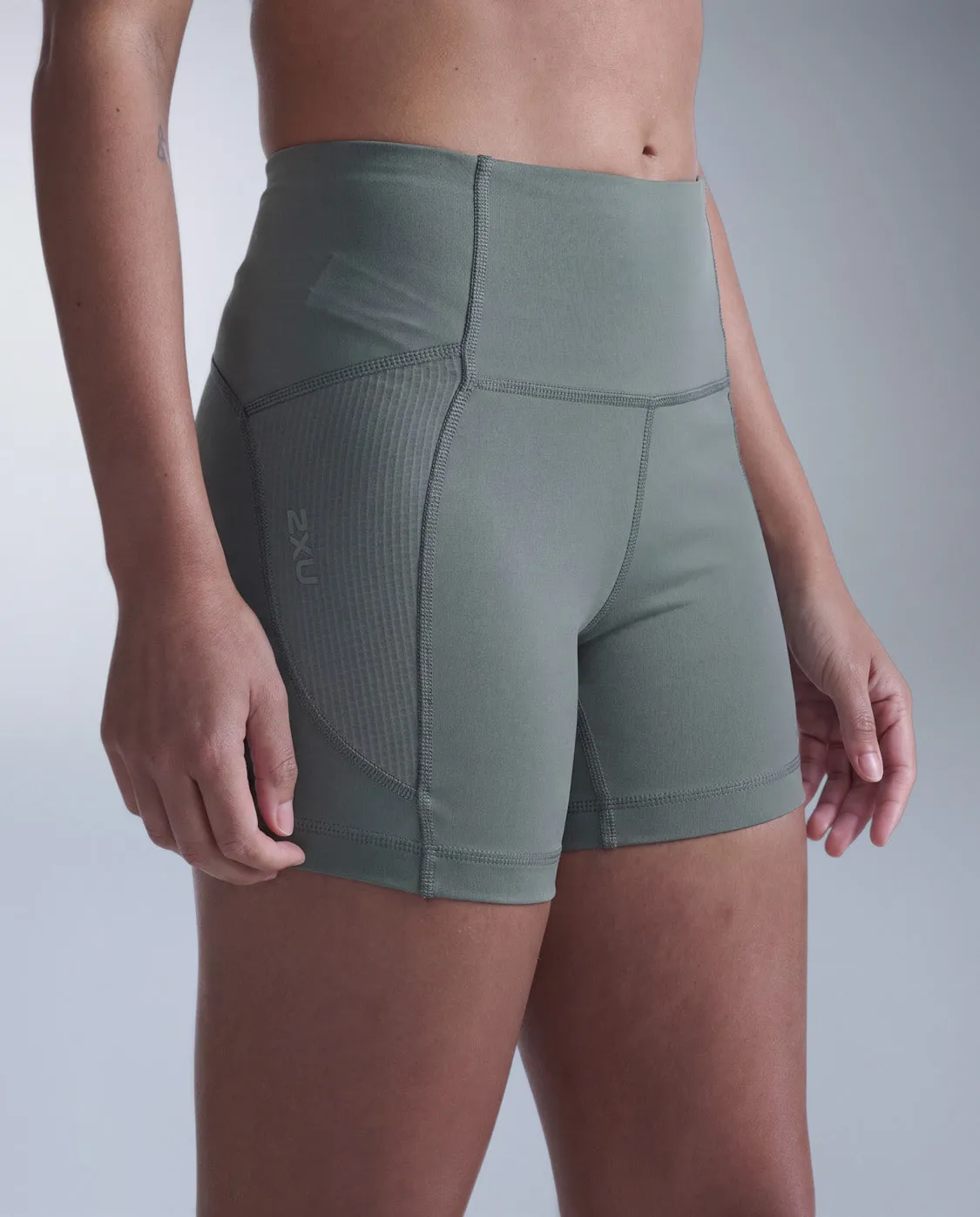 Aero Mesh Hi-Rise Compression 4 Inch Shorts sold by 2xu product image thumbnail 2