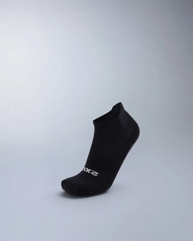 Performance Ankle Grip Socks made by 2xu