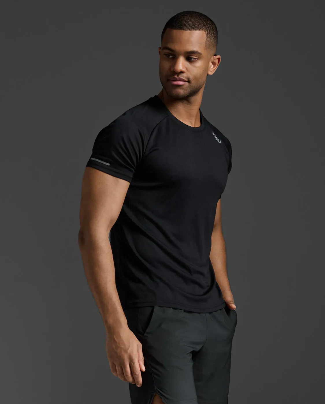 Aero Tee sold by 2xu