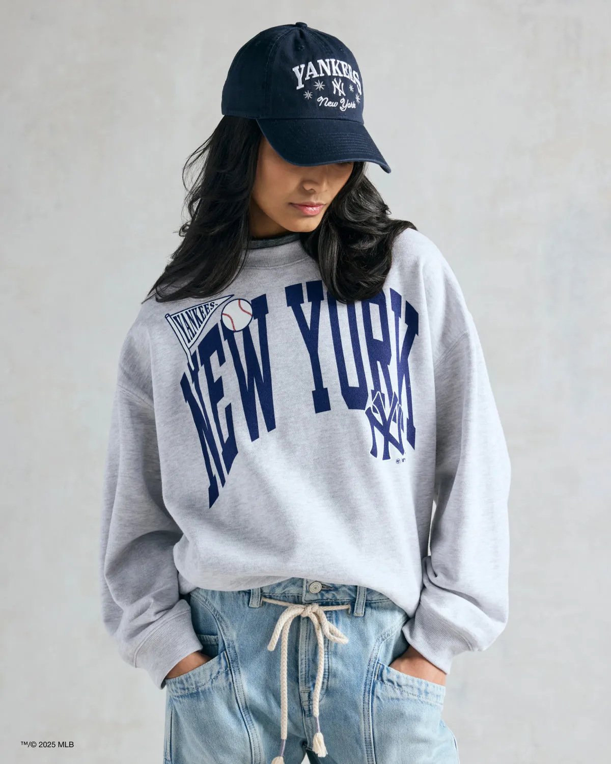 BUFFALO BILLS ARCHED ICON '47 OVERSIZED CREW WOMENS sold by 47 product image thumbnail 3