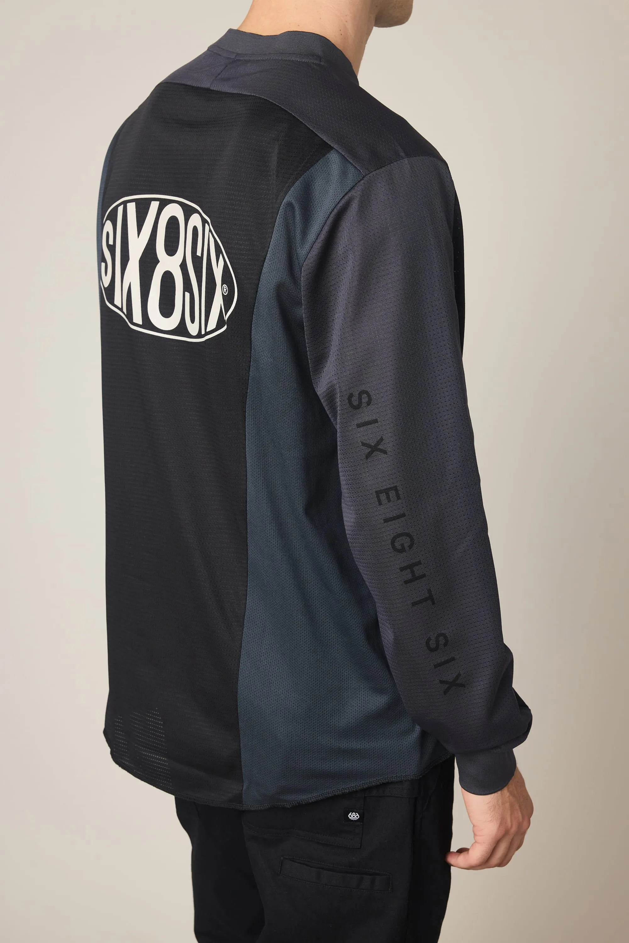 686 Men's 92 Turbo LS Tech Tee sold by 686 product image thumbnail 4