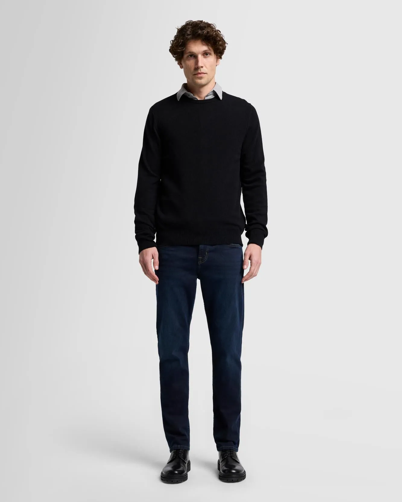 Slimmy in Hurricane sold by 7 For All Mankind